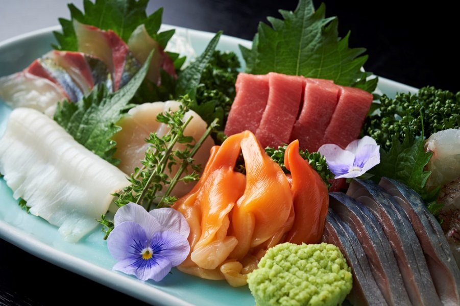 In addition to course menus, custom orders are also available.