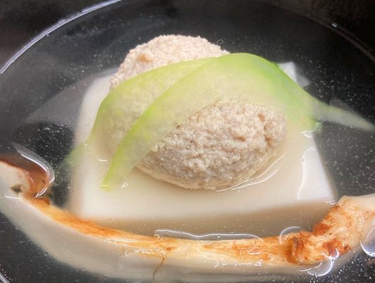 Tea kaiseki course based on the ichiju-sansai principle