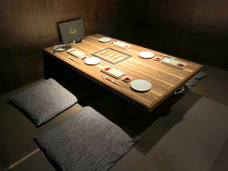 A total of 5 private rooms available