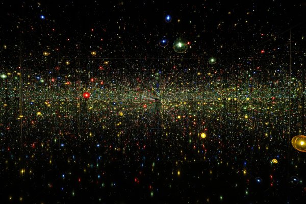 Yayoi Kusama "Infinity Mirrored Room - A Wish for Human Happiness Calling from Beyond the Universe" 2020 ©YAYOI KUSAMA